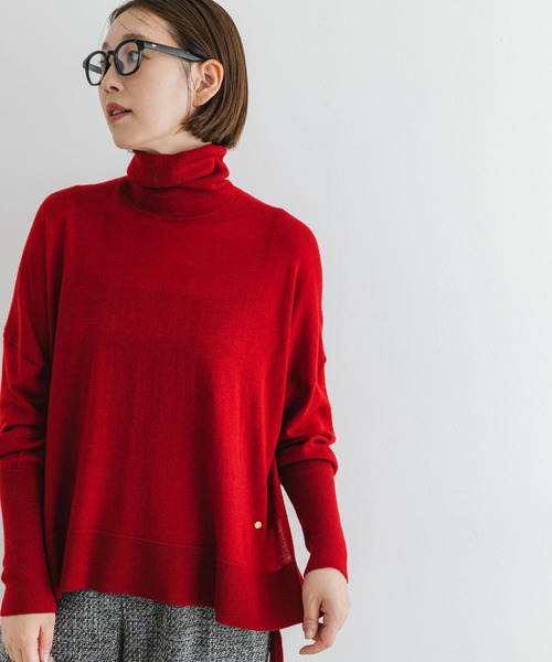 F by ROSSO(エフバイロッソ)の「F by ROSSO ウォッシャブル抗ピルタートルニット(ニット/セーター・レディース・ベージュ/ネイビー/ブルー系その他/レッド・FREE)」の1枚目の写真