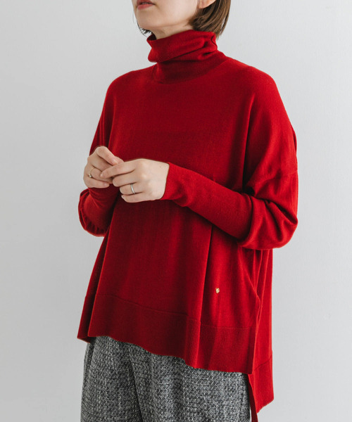 F by ROSSO(エフバイロッソ)の「F by ROSSO ウォッシャブル抗ピルタートルニット(ニット/セーター・レディース・ベージュ/ネイビー/ブルー系その他/レッド・FREE)」の14枚目の写真