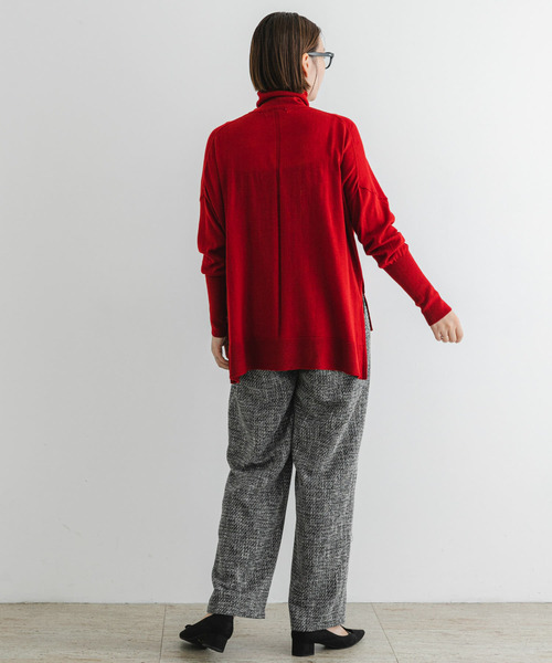 F by ROSSO(エフバイロッソ)の「F by ROSSO ウォッシャブル抗ピルタートルニット(ニット/セーター・レディース・ベージュ/ネイビー/ブルー系その他/レッド・FREE)」の20枚目の写真