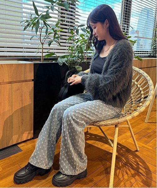 Mi-je(ミジェ)の「シャギーショートカーディガン【韓国ファッション】(カーディガン/ボレロ・レディース・アイボリー/ピンク/チャコール・F)」の5枚目の写真