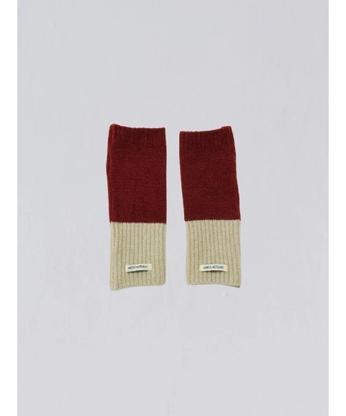 Uenui(ウニュイ)の「セット マフラー 手袋 バイカラーデザイン(マフラー・レディース・ライトブルー/チャコールグレー/レッド・FREE)」の8枚目の写真