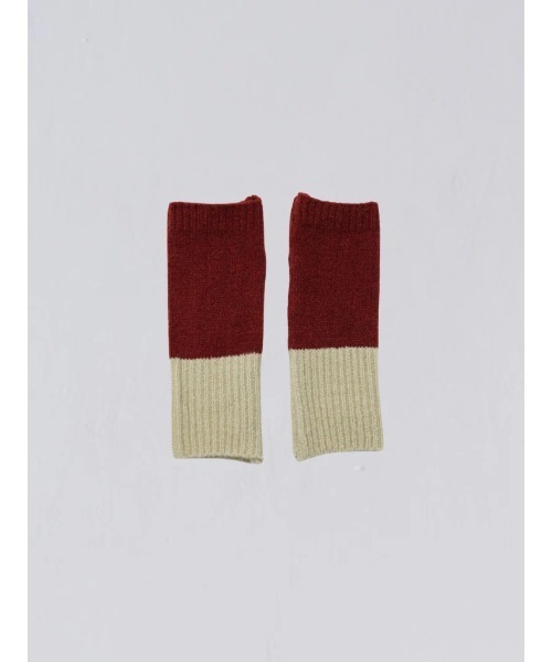 Uenui(ウニュイ)の「セット マフラー 手袋 バイカラーデザイン(マフラー・レディース・ライトブルー/チャコールグレー/レッド・FREE)」の6枚目の写真