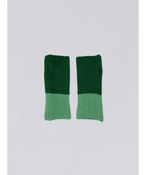 Uenui(ウニュイ)の「セット マフラー 手袋 バイカラーデザイン(マフラー・レディース・ライトブルー/チャコールグレー/レッド・FREE)」の14枚目の写真