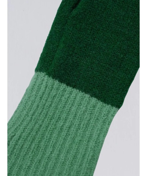 Uenui(ウニュイ)の「セット マフラー 手袋 バイカラーデザイン(マフラー・レディース・ライトブルー/チャコールグレー/レッド・FREE)」の11枚目の写真