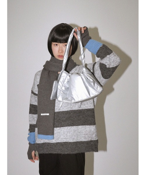 Uenui(ウニュイ)の「セット マフラー 手袋 バイカラーデザイン(マフラー・レディース・ライトブルー/チャコールグレー/レッド・FREE)」の18枚目の写真