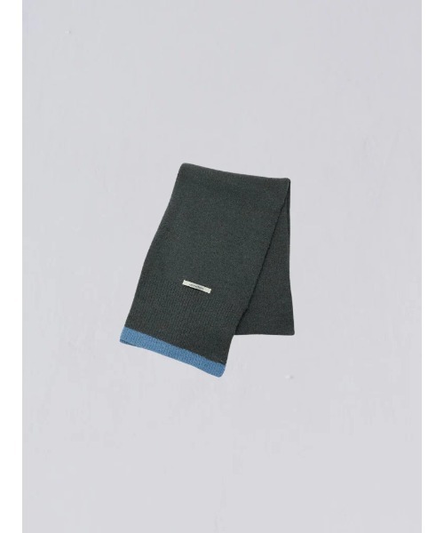 Uenui(ウニュイ)の「セット マフラー 手袋 バイカラーデザイン(マフラー・レディース・ライトブルー/チャコールグレー/レッド・FREE)」の15枚目の写真