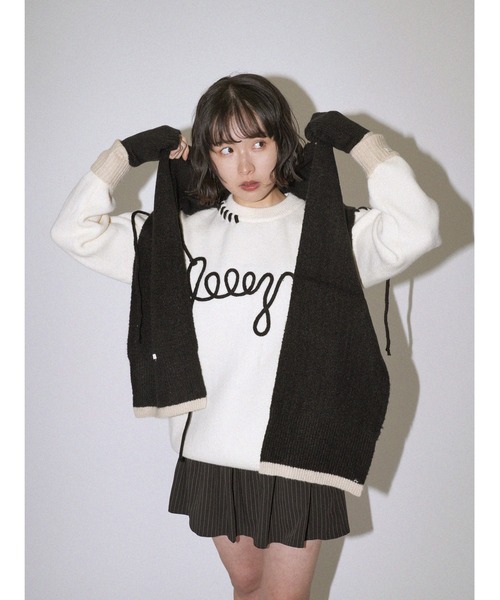 Uenui(ウニュイ)の「セット マフラー 手袋 バイカラーデザイン(マフラー・レディース・ライトブルー/チャコールグレー/レッド・FREE)」の22枚目の写真