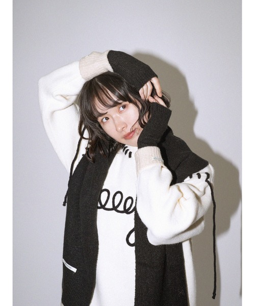 Uenui(ウニュイ)の「セット マフラー 手袋 バイカラーデザイン(マフラー・レディース・ライトブルー/チャコールグレー/レッド・FREE)」の21枚目の写真