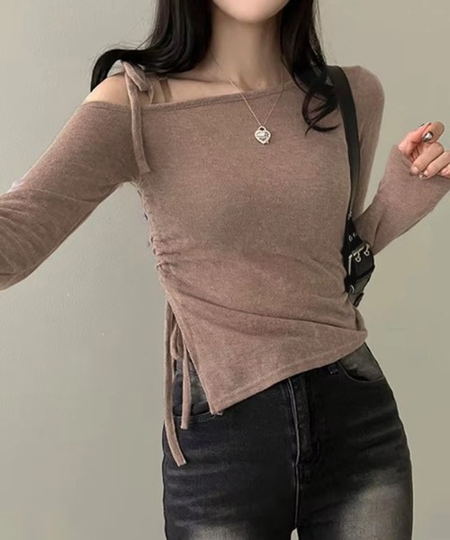 ALTROSE(アルトローズ)の「ワンショル オフショル シャーリング リボン カットソー スリット 韓国風(Tシャツ/カットソー・レディース・ブラウン/ホワイト/グレー・FREE)」の16枚目の写真