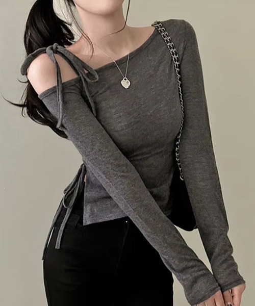 ALTROSE(アルトローズ)の「ワンショル オフショル シャーリング リボン カットソー スリット 韓国風(Tシャツ/カットソー・レディース・ブラウン/ホワイト/グレー・FREE)」の18枚目の写真