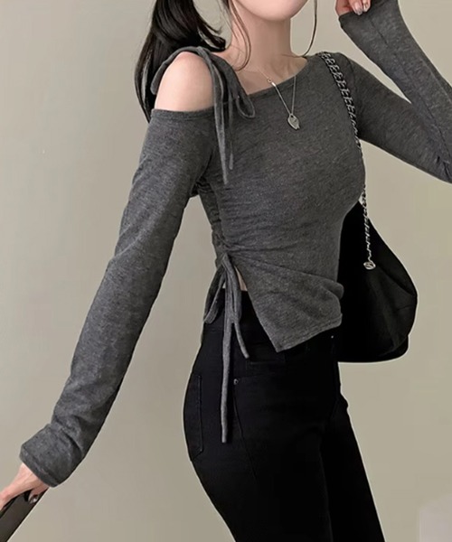 ALTROSE(アルトローズ)の「ワンショル オフショル シャーリング リボン カットソー スリット 韓国風(Tシャツ/カットソー・レディース・ブラウン/ホワイト/グレー・FREE)」の19枚目の写真