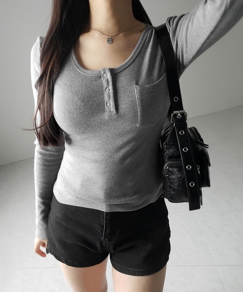 me+em select(ミームセレクト)の「【 2color 】スナップボタンヘンリーネックスリムトップス / snap button henry neck slim tops(Tシャツ/カットソー・レディース・ブラック/グレー・FREE)」の13枚目の写真
