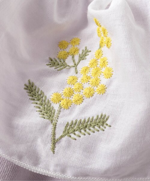 Seraph（セラフ）の「【リンク/ジュニア対応】mimosa刺しゅうラッフルカラートップス（Tシャツ/カットソー・キッズ・アイボリー/ラベンダー・80/90/100/110/120/130/140）」の11枚目の写真