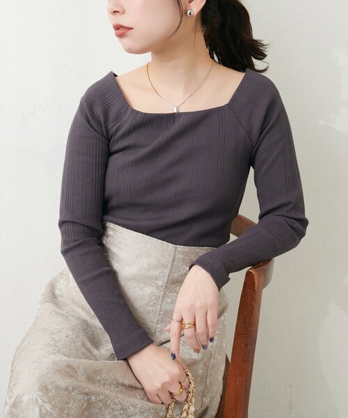 natural couture(ナチュラルクチュール)の「スクエアネックランダムテレコTOPS(Tシャツ/カットソー・レディース・アイボリー/ブラック/モカ/スミクロ・FREE)」の3枚目の写真