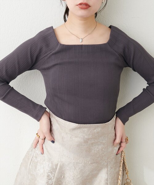 natural couture(ナチュラルクチュール)の「スクエアネックランダムテレコTOPS(Tシャツ/カットソー・レディース・アイボリー/ブラック/モカ/スミクロ・FREE)」の10枚目の写真