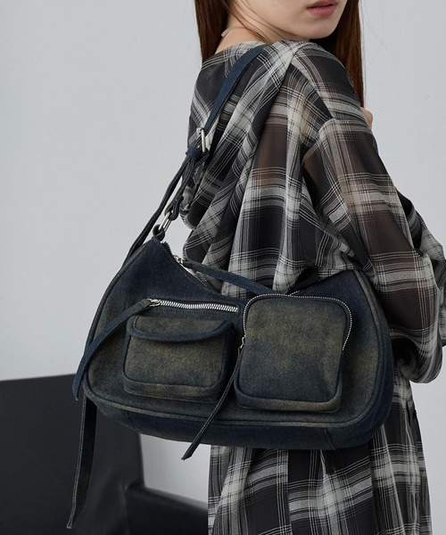 MONO-MART（モノマート）の「【nui nullu】2WAYマルチポケットショルダーバッグ（ショルダーバッグ・レディース・レッド/ブラック/ブロンズ/ホワイト/ブラウン/キャメル/シルバー/カモフラージュ/ブルー系/ブラック系/ピンク/ブラウン系・FREE）」の6枚目の写真