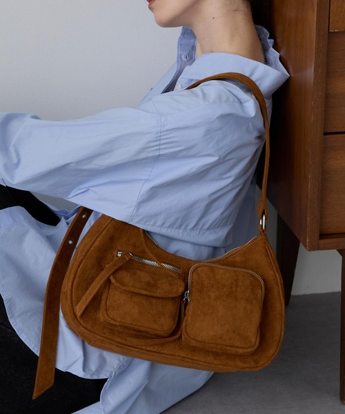 MONO-MART（モノマート）の「【nui nullu】2WAYマルチポケットショルダーバッグ（ショルダーバッグ・レディース・レッド/ブラック/ブロンズ/ホワイト/ブラウン/キャメル/シルバー/カモフラージュ/ブルー系/ブラック系/ピンク/ブラウン系・FREE）」の7枚目の写真