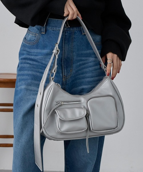 MONO-MART（モノマート）の「【nui nullu】2WAYマルチポケットショルダーバッグ（ショルダーバッグ・レディース・レッド/ブラック/ブロンズ/ホワイト/ブラウン/キャメル/シルバー/カモフラージュ/ブルー系/ブラック系/ピンク/ブラウン系・FREE）」の10枚目の写真