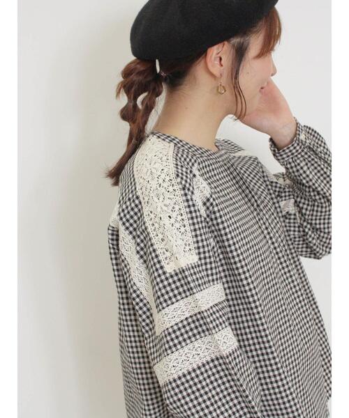 Samansa Mos2（サマンサ モスモス）の「柄アソート袖レース貼りブラウス（シャツ/ブラウス・レディース・ベージュ/オフホワイト/サックスブルー/ブラック・F）」の2枚目の写真