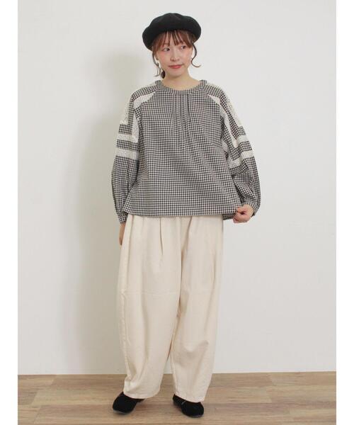 Samansa Mos2（サマンサ モスモス）の「柄アソート袖レース貼りブラウス（シャツ/ブラウス・レディース・ベージュ/オフホワイト/サックスブルー/ブラック・F）」の14枚目の写真