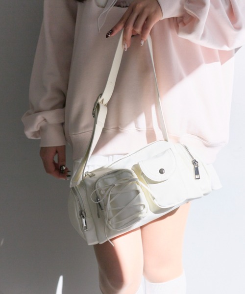 OLIVE des OLIVE（オリーブデオリーブ）の「レースアップポケットバッグ（ショルダーバッグ・レディース・イエロー/アイボリー/サックスブルー/ブラック・FREE）」の14枚目の写真