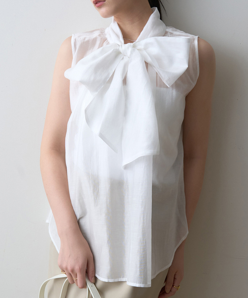 EMMA ROUGE VIF(エマルージュヴィフ)の「【一部店舗限定】【北野百笑さん着用】前後2WAYシアーボウタイブラウス(シャツ/ブラウス・レディース・ホワイト/ピンク/グレイッシュブルー・フリー)」の1枚目の写真