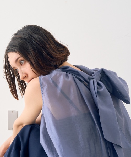 EMMA ROUGE VIF(エマルージュヴィフ)の「【一部店舗限定】【北野百笑さん着用】前後2WAYシアーボウタイブラウス(シャツ/ブラウス・レディース・ホワイト/ピンク/グレイッシュブルー・フリー)」の4枚目の写真