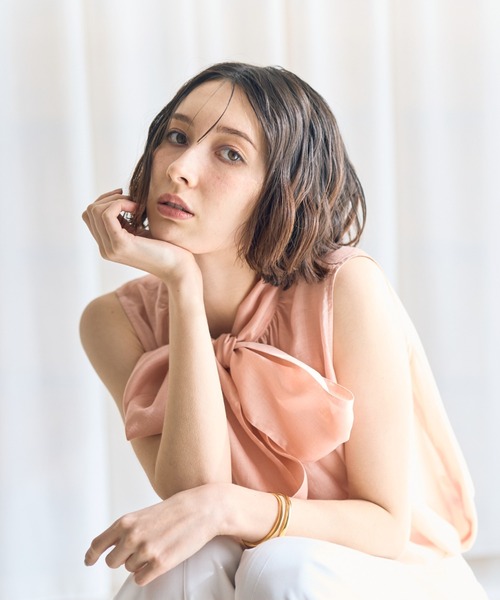 EMMA ROUGE VIF(エマルージュヴィフ)の「【一部店舗限定】【北野百笑さん着用】前後2WAYシアーボウタイブラウス(シャツ/ブラウス・レディース・ホワイト/ピンク/グレイッシュブルー・フリー)」の8枚目の写真