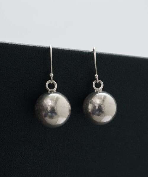 LIVETART（リヴェタート）の「ボールピアス（ピアス（両耳用）・レディース・シルバー・FREE）」の2枚目の写真