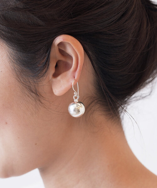 LIVETART（リヴェタート）の「ボールピアス（ピアス（両耳用）・レディース・シルバー・FREE）」の4枚目の写真