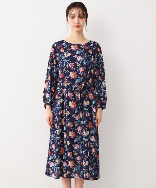 LAURA ASHLEY（ローラアシュレイ）の「【洗える／同柄アイテムあり】ローザリンド柄 シフォンワンピース（ワンピース・レディース・ホワイト系1/ネイビー系・40/38）」の5枚目の写真