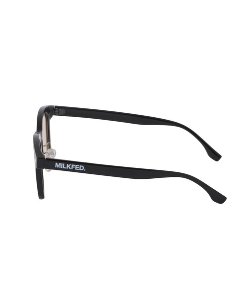 MILKFED.（ミルクフェド）の「MILKFED. LOGO WELLINGTON SUNGLASSES（サングラス・レディース・ライトブルー/ブラック・ONE SIZE）」の9枚目の写真