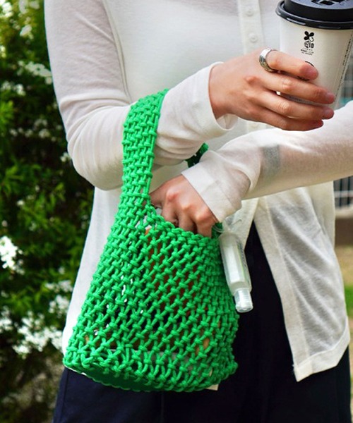 florist（フローリスト）の「【13COLORS】メッシュミニハンドバッグ（ハンドバッグ・レディース・モスグリーン/ベージュ/ラベンダー/テラコッタ/ライトグリーン/グリーン/ホワイト/モカ/パープル/イエロー/チェリーピンク/ブラック/スカイブルー・FREE）」の7枚目の写真