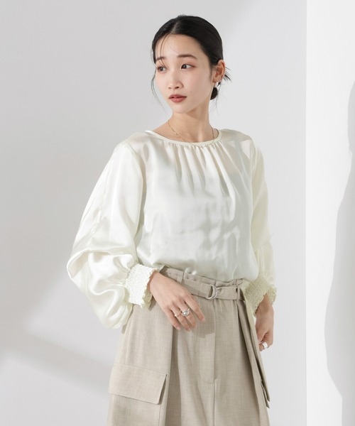 NANO universe（ナノユニバース）の「2WAYデザインスリーブサテンブラウス（シャツ/ブラウス・レディース・ホワイト/グリーン/チャコール・FREE）」の11枚目の写真