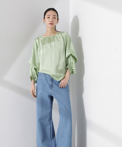 NANO universe（ナノユニバース）の「2WAYデザインスリーブサテンブラウス（シャツ/ブラウス・レディース・ホワイト/グリーン/チャコール・FREE）」の7枚目の写真