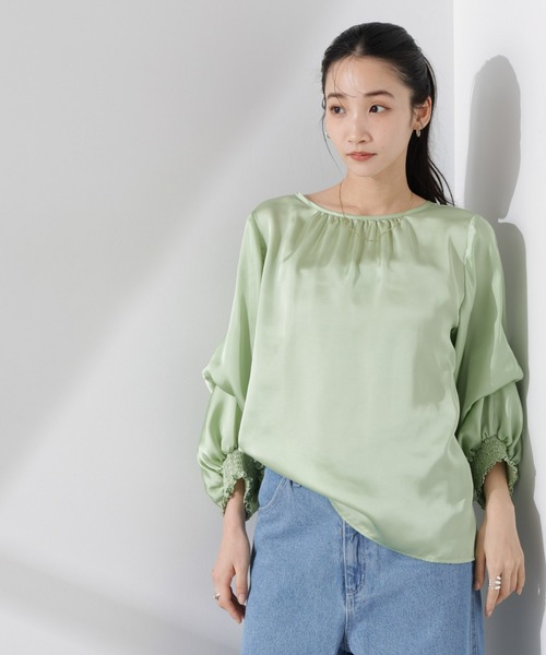 NANO universe（ナノユニバース）の「2WAYデザインスリーブサテンブラウス（シャツ/ブラウス・レディース・ホワイト/グリーン/チャコール・FREE）」の5枚目の写真