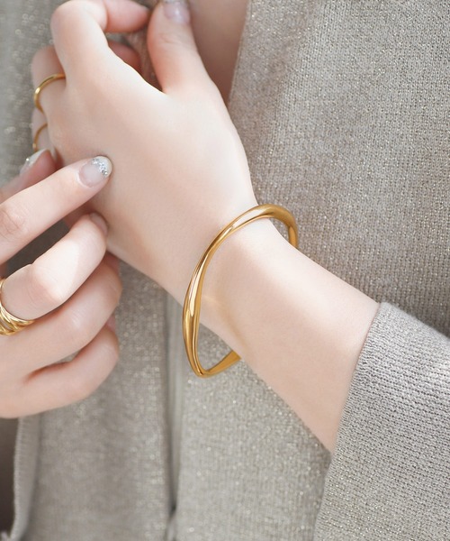 ANEMONE(アネモネ)の「【ステンレス】ニュアンスメタルバングル(バングル/リストバンド・レディース・ゴールド/シルバー・FREE)」の1枚目の写真
