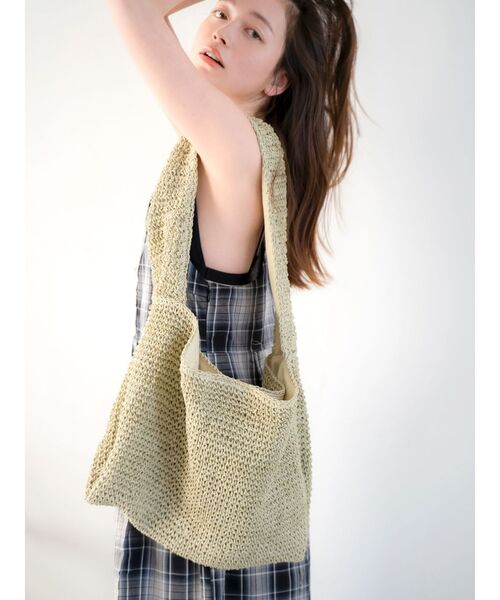 Ungrid(アングリッド)の「雑材ショルダーバッグ(ショルダーバッグ・レディース・グリーン系その他/ベージュ・FREE)」の11枚目の写真