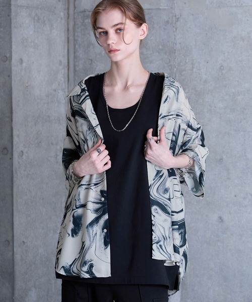 SERACE（セラス）の「【SERACE】2way loose drape marble pattern short sleeve shirt / 2wayルーズドレープマーブル柄半袖シャツ（シャツ/ブラウス・メンズ・ブラック/ホワイト/ブルー・L/M/S）」の4枚目の写真