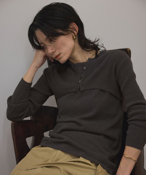 SALON adam et rope'（サロン アダム エ ロペ）の「【WEB限定】ループヤーンリブショートカーディガン/ボレロ［セットアップ対応］（カーディガン/ボレロ・レディース・オフホワイト/チャコールグレー/レッド系その他4・FREE）」の3枚目の写真