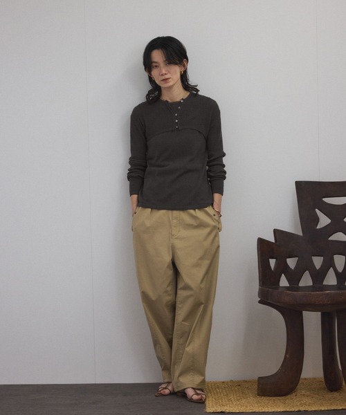 SALON adam et rope'（サロン アダム エ ロペ）の「【WEB限定】ループヤーンリブショートカーディガン/ボレロ［セットアップ対応］（カーディガン/ボレロ・レディース・オフホワイト/チャコールグレー/レッド系その他4・FREE）」の9枚目の写真