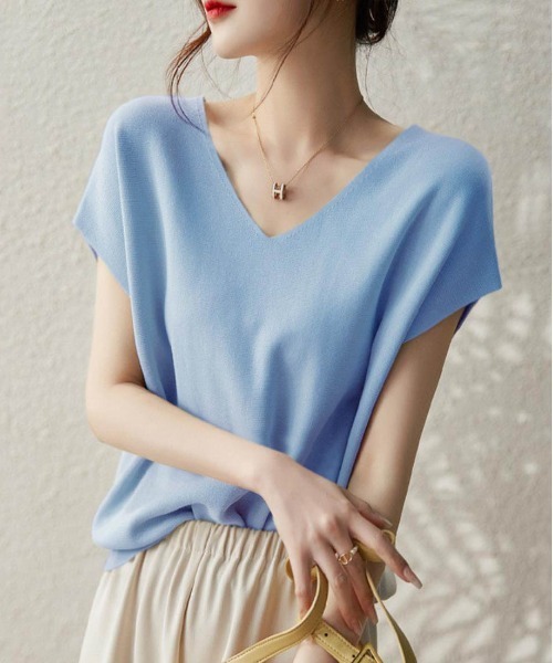 maison de LATIR(メゾンドラティール)の「《7色展開》イージーケア上品見えVネックフレンチスリーブ夏服半袖サマーニット きれいめ大人フェミニン半袖トップス(Tシャツ/カットソー・レディース・ブラック/ブルー/ホワイト/グリーン/ネイビー/パープル/ロイヤルブルー・ONESIZE)」の20枚目の写真