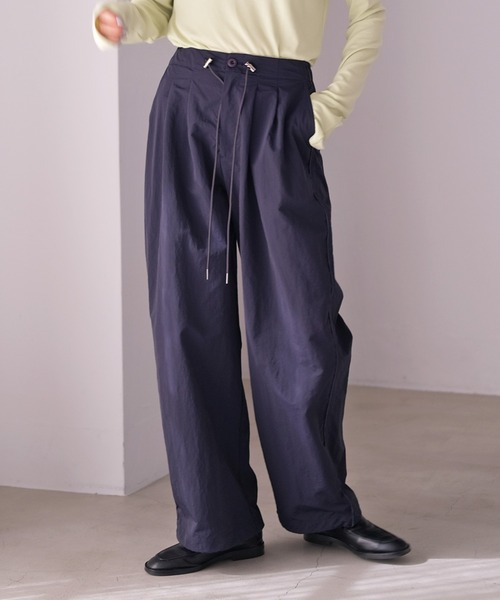 AKTE(アクテ)の「≪SPECIAL PRICE≫サイドラインパラシュートパンツ(その他パンツ・レディース・オフホワイト/ネイビー・FREE/TALL)」の2枚目の写真