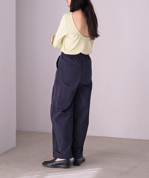 AKTE(アクテ)の「≪SPECIAL PRICE≫サイドラインパラシュートパンツ(その他パンツ・レディース・オフホワイト/ネイビー・FREE/TALL)」の4枚目の写真