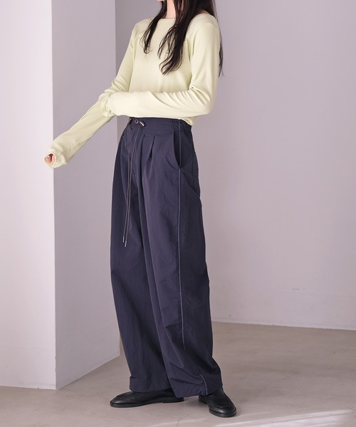 AKTE(アクテ)の「≪SPECIAL PRICE≫サイドラインパラシュートパンツ(その他パンツ・レディース・オフホワイト/ネイビー・FREE/TALL)」の5枚目の写真