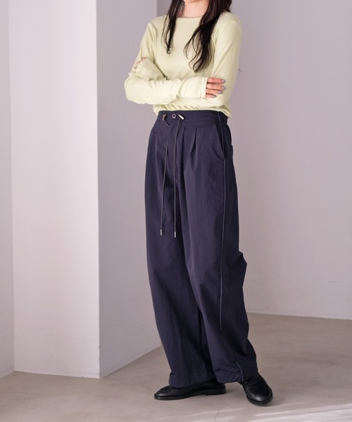 AKTE(アクテ)の「≪SPECIAL PRICE≫サイドラインパラシュートパンツ(その他パンツ・レディース・オフホワイト/ネイビー・FREE/TALL)」の6枚目の写真