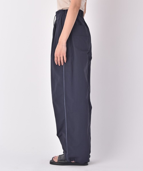 AKTE(アクテ)の「≪SPECIAL PRICE≫サイドラインパラシュートパンツ(その他パンツ・レディース・オフホワイト/ネイビー・FREE/TALL)」の8枚目の写真