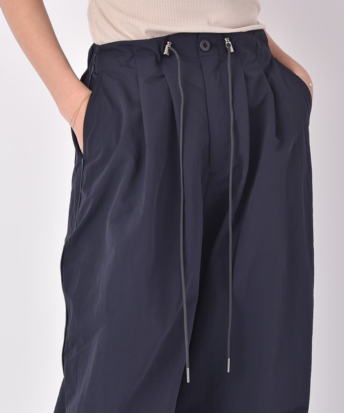 AKTE(アクテ)の「≪SPECIAL PRICE≫サイドラインパラシュートパンツ(その他パンツ・レディース・オフホワイト/ネイビー・FREE/TALL)」の11枚目の写真