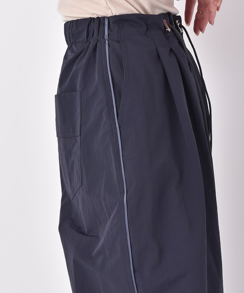 AKTE(アクテ)の「≪SPECIAL PRICE≫サイドラインパラシュートパンツ(その他パンツ・レディース・オフホワイト/ネイビー・FREE/TALL)」の12枚目の写真