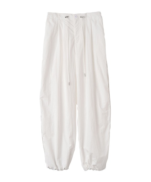 AKTE(アクテ)の「≪SPECIAL PRICE≫サイドラインパラシュートパンツ(その他パンツ・レディース・オフホワイト/ネイビー・FREE/TALL)」の17枚目の写真